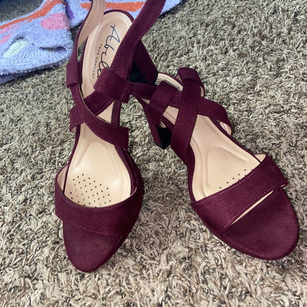 Abella Women's Burgundy Strappy Heels